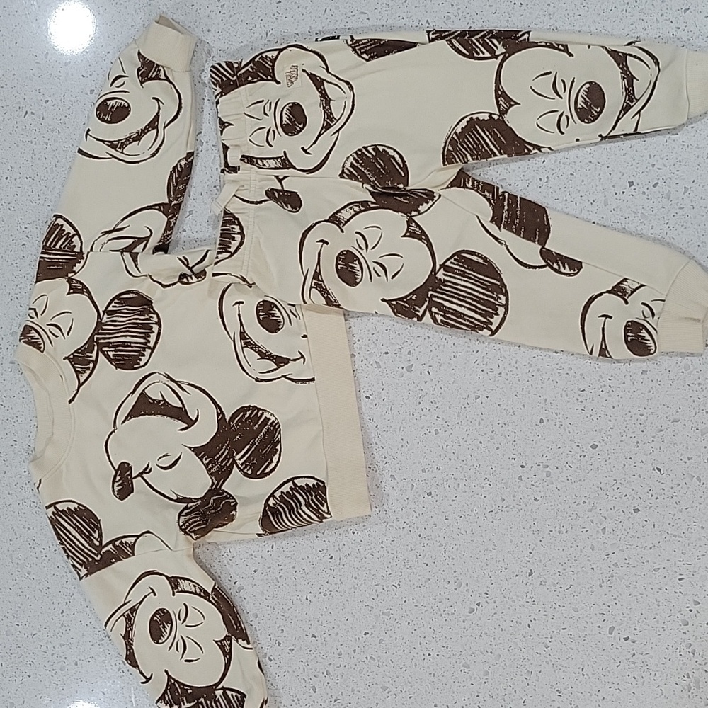 H&M 2 Piece Disney Printed Mickey Mouse Oversized Sweatsuit Size 3/4T